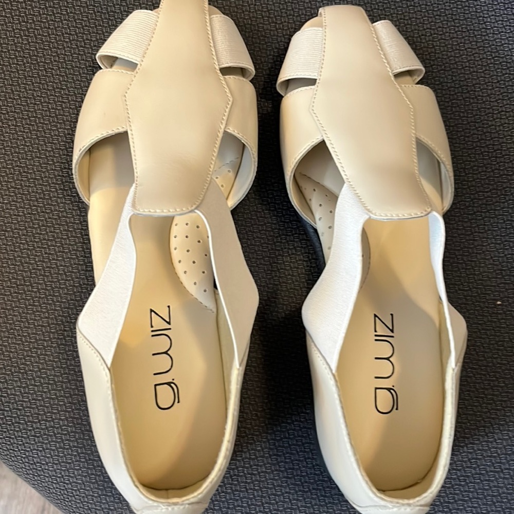 G . Wiz Bailey Sandal New in Box. 8.5 Medium Bone